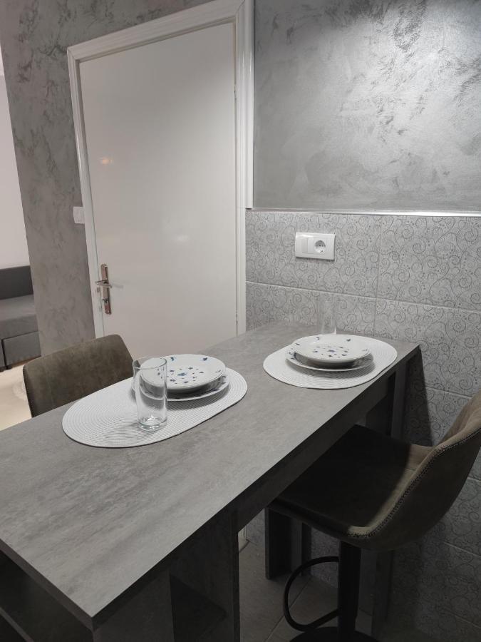 Flora Apartment Surčin Eksteriør bilde